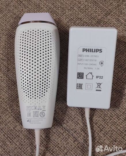 Фотоэпилятор Philips Lumea Essential BRI863