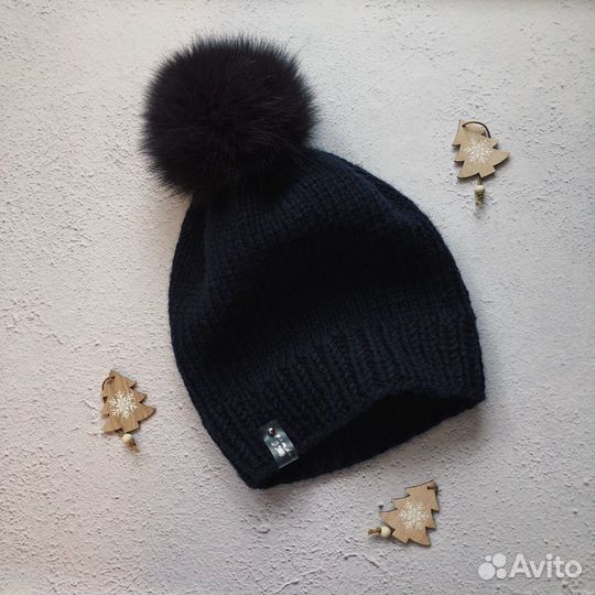 Шапочка с натуральным помпоном