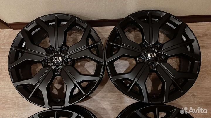 Оригинальные диски KIA Seltos R18 комплект