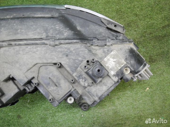 Фара правая Volkswagen Tiguan