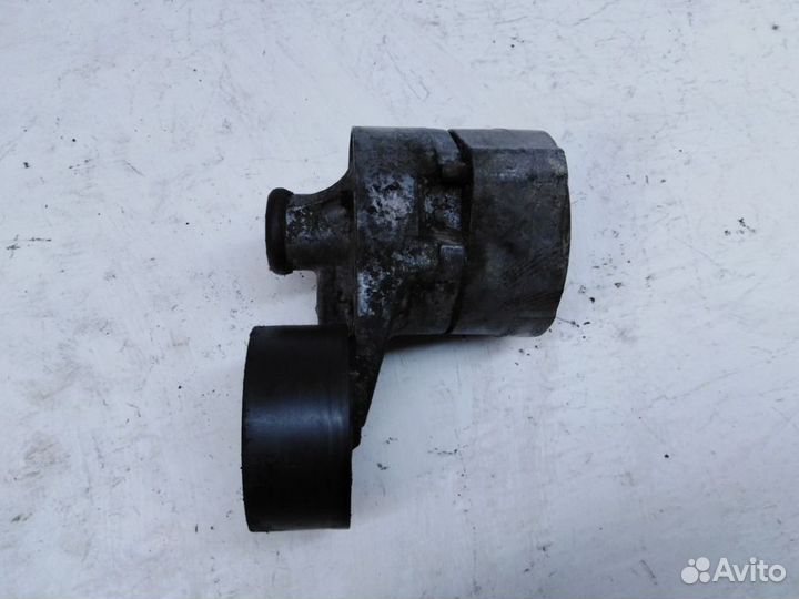 Ролик натяжителя ремня