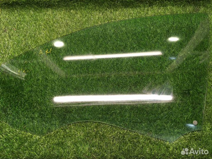 Стекло боковое двери Renault megane 2 Лев/перед