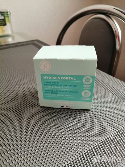 Увлажняющий крем для лица Ив Роше