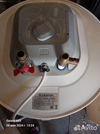 Водонагреватель накопительный Аристон 100литров