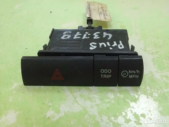 Кнопка аварийной сигнализации Toyota Prius хетчбэк