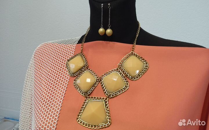 Комплект бижутерии серьги и колье