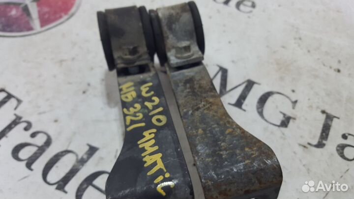 Крепления стабилизатора Mercedes W210 4-matic