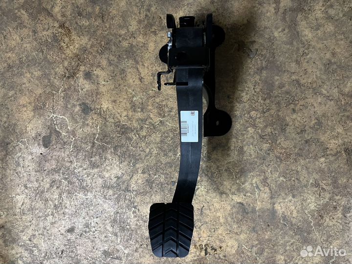 Педаль сцепления на автомобиль Лада Веста