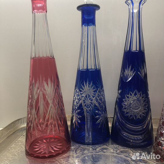 Четыре антикварных графина