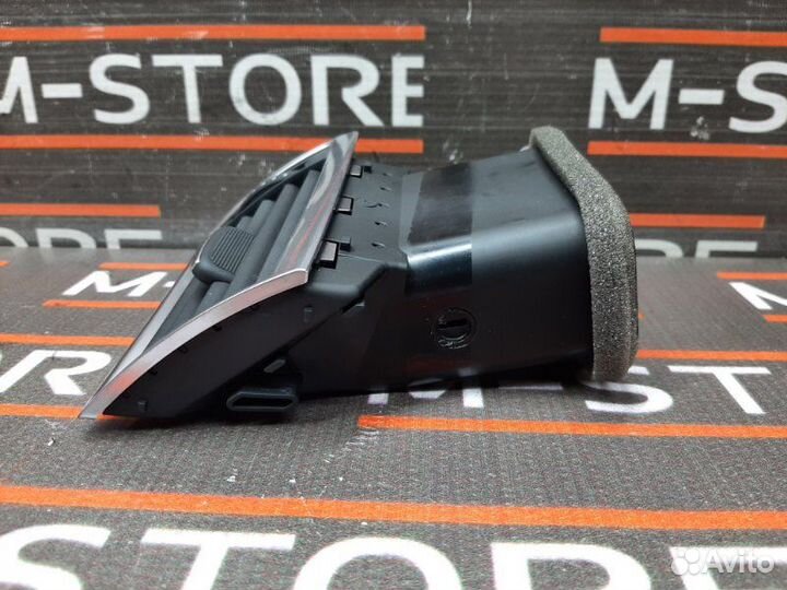 Дефлектор воздушный передний левый Audi A8 4E/D3