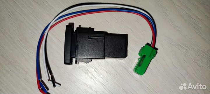 Кнопка птф toyota Camry Prius Corolla с разъёмом