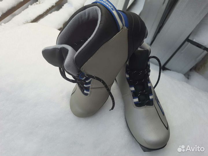 Лыжные ботинки