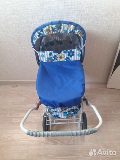 Коляска для кукол