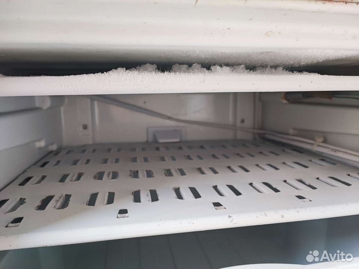 Холодильник indesit c132g