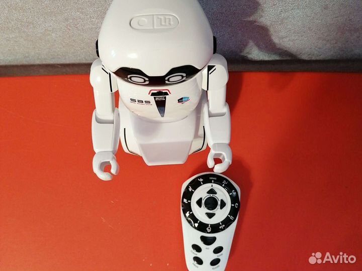 Игрушка робот с пультом