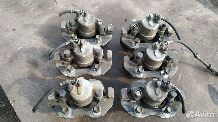 Суппорт передний Мазда 3 бк BK 1.6