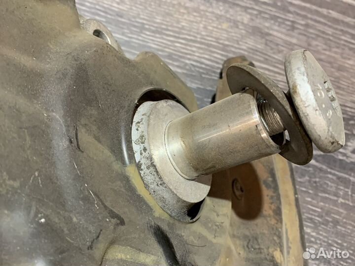 Задний левый кулак passat B M6 B7 CC