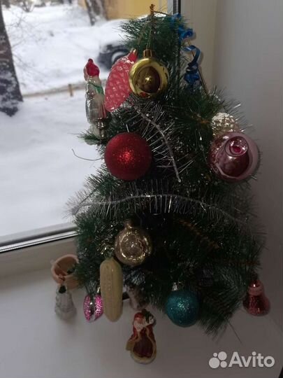 Елка искусственная и игрушки