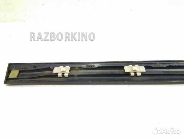 Молдинг двери передней левой