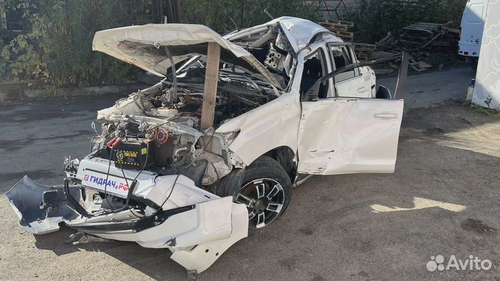 Фара противотуманная левая Toyota Land Cruiser Prado (J150) 81220-48051