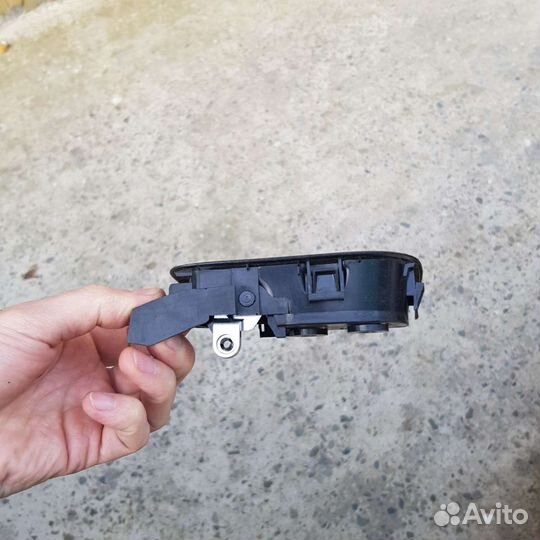 Ручка двери правой, салонная