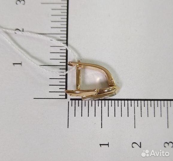 Золотые серьги с бриллиантом (30400)