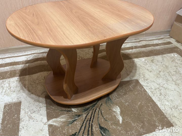 Столик журнальный на колесиках