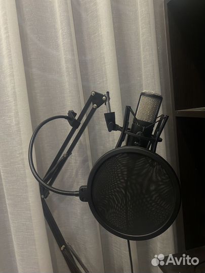 Студийный микрофон