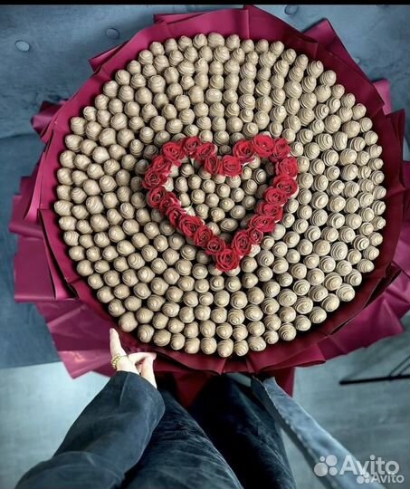 Клубника в шоколаде сладкий подарок букет