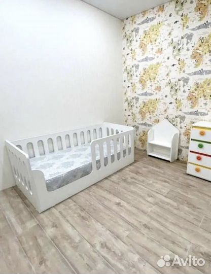 Детская кровать с высокими бортиками без ящика