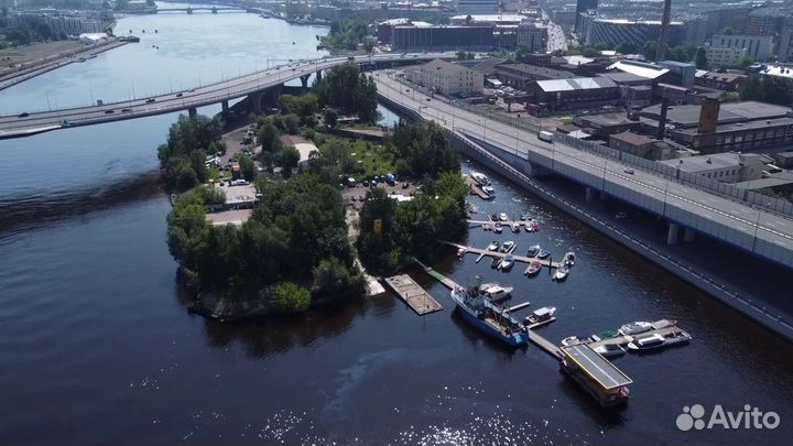 Стоянка, парковка катера, гидроцикла в центре спб