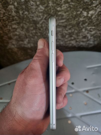 iPhone 8, 64 ГБ