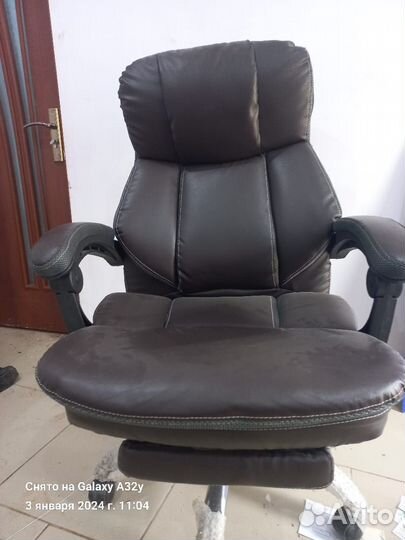 Кресло кожаное