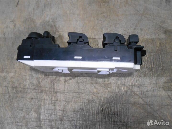 Блок управления стеклоподъемниками от Mazda Mazda