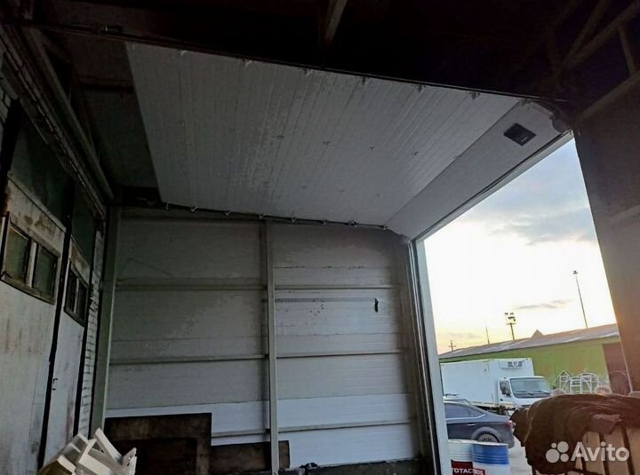 Секционные ворота