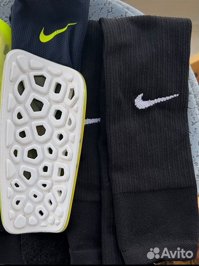 Футбольные щитки,гетры,фиксаторы Nike