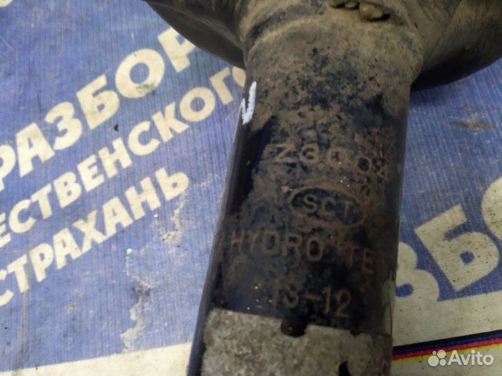 Передняя стойка Volkswagen Passat B3 седан 1992