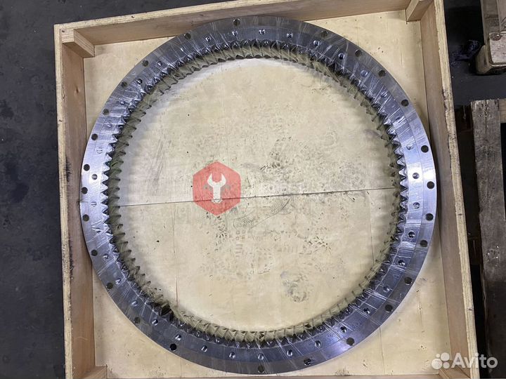 Поворотный круг Komatsu PC210LC-10