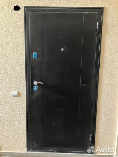 Дверь входная от застройщика