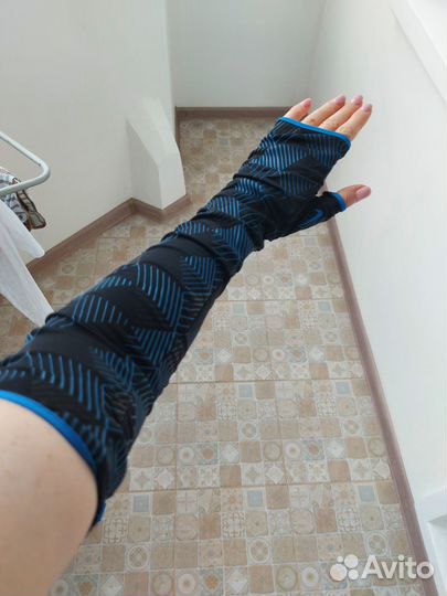 Перчатки nike спортивные, женские. Новые