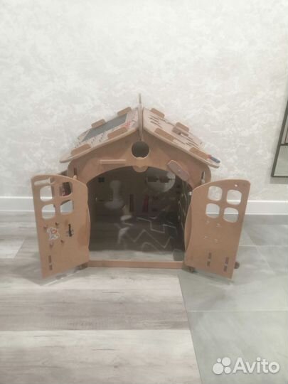 Игрушка Домик бизиборд