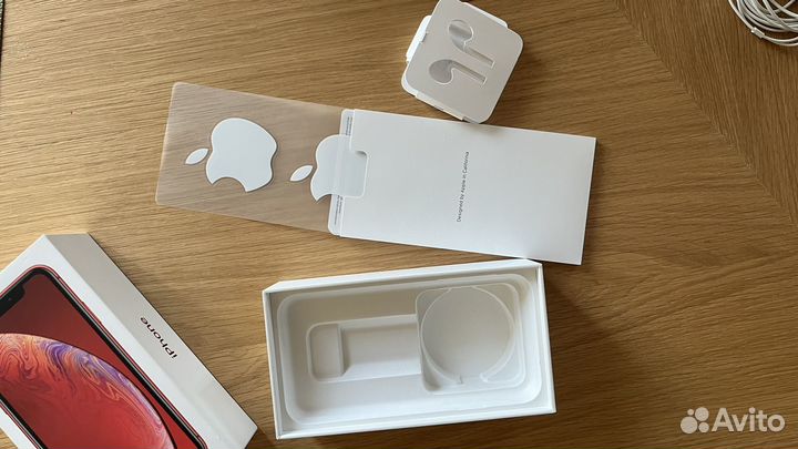 Коробка от iPhone xr red