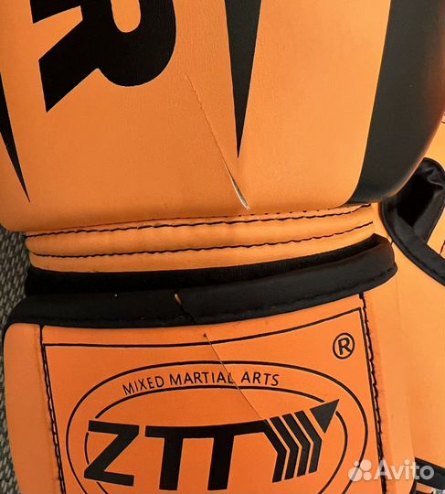 Боксерские перчатки 10 oz новые