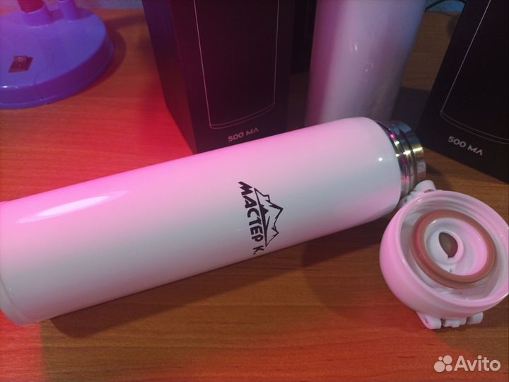 Термос для напитков. Белый