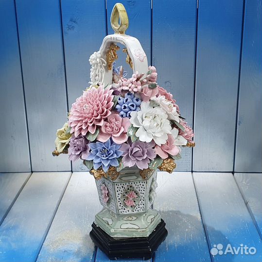 Статуэтка Ваза с цветами, Китай, фарфор, 1990е гг