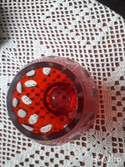 Ваза хрустальная красная