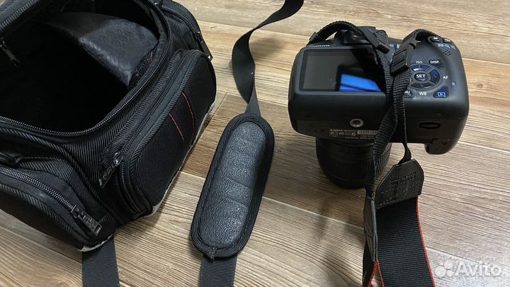 Зеркальный фотоаппарат Canon EOS 1100D