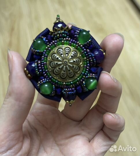 Брошь белая