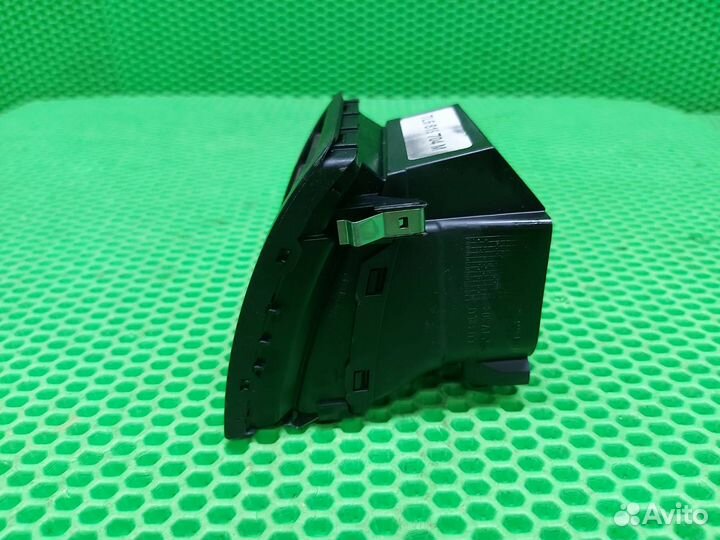 Дефлектор обдува левый Volkswagen Touareg 7L6 7L7