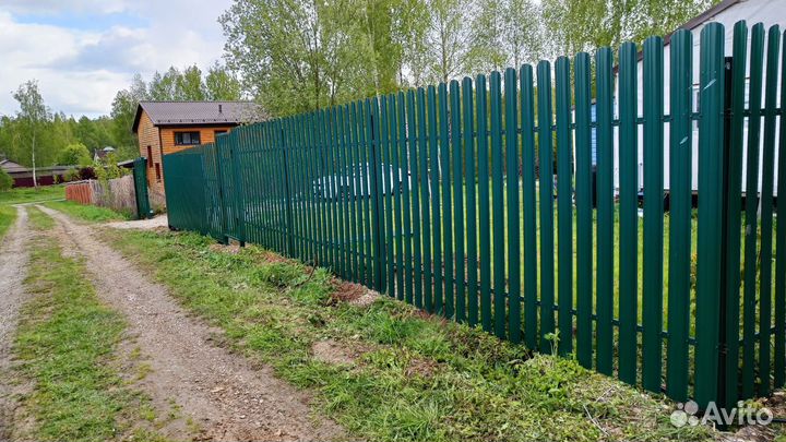 Заборы из профнастила и штакетника